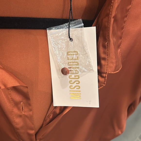 Misguided Stretched Satin Ruched Long Sleeve Dress Size 8 Burnt Orange NEW - Picture 4 of 14